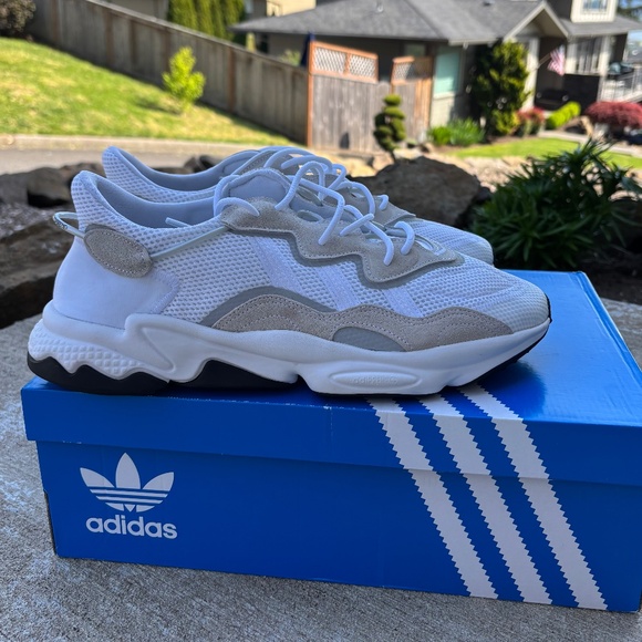 Adidas Originals Ozweego Men's Size 13.5 White/ Cream Athletic Running Sneakers